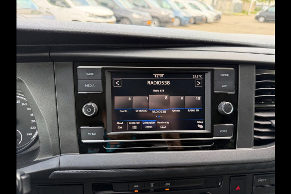 Volkswagen Transporter 2.0 TDI L2H1 30 DC / 6 pers / App connect / Dubbel cabine