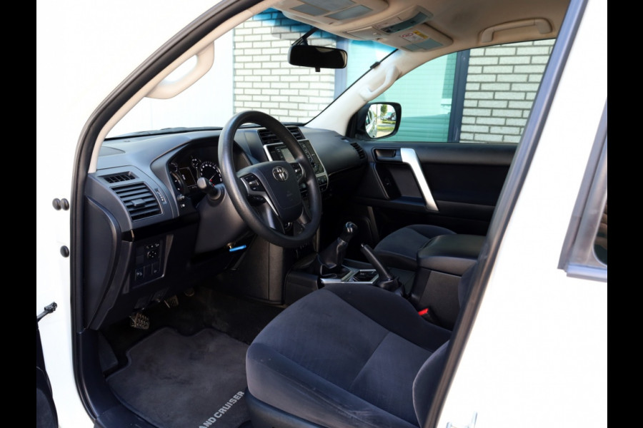 Toyota Land Cruiser 2.8 D4-D-F 3 DRS BLIND VAN | Cruise Control