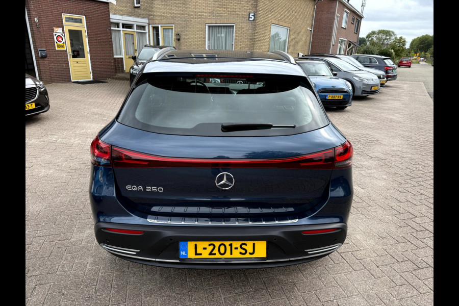 Mercedes-Benz EQA 250 Business Solution Luxury 67 kWh SOH 93.9%, Navi, Camera, Trekhaak, Sfeerverlichting