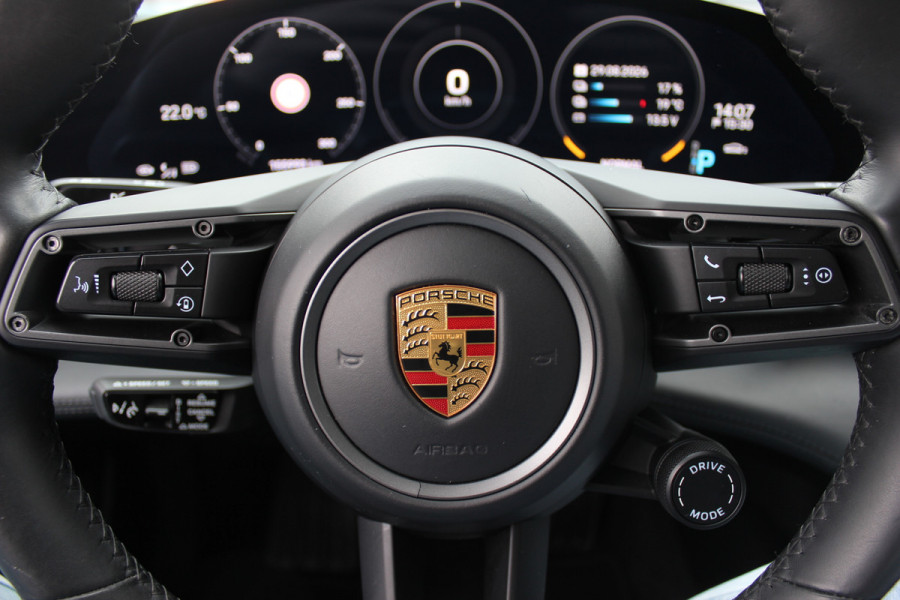 Porsche Taycan Turbo S 93 kWh / SoH 91,3% / Full option! / Panoramadak / 360Camera / Burmester / Keyless / Achterasbesturing / 21'' / Carbon / InnoDrive / Sportdesign+Chrono / Massage+Ventilatie / Dodehoek / DAB