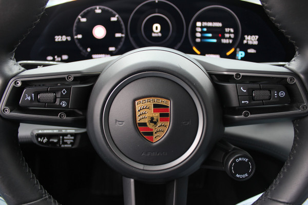 Porsche Taycan Turbo S 93 kWh / SoH 91,3% / Full option! / Panoramadak / 360Camera / Burmester / Keyless / Achterasbesturing / 21'' / Carbon / InnoDrive / Sportdesign+Chrono / Massage+Ventilatie / Dodehoek / DAB