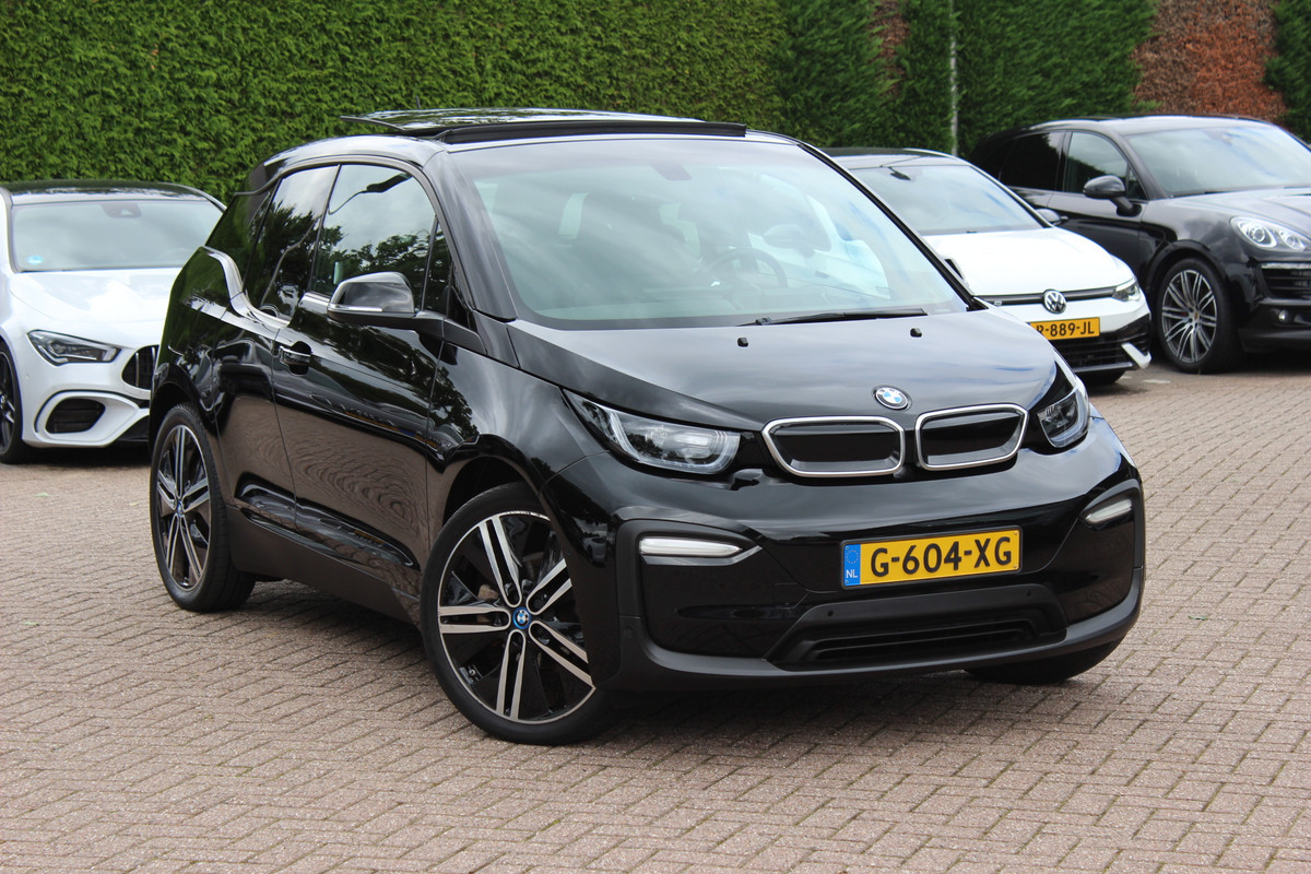 BMW i3 Executive Edition 120Ah 42 kWh / SoH 88,8% / Panorama Schuifdak / Camera / Leder / Navigatie / 20'' / Warmtepomp / DAB / Stoelverwarming / Cruise Control