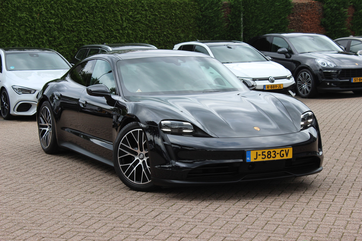 Porsche Taycan 4S Performance 84 kWh / SoH 91,2% / Panoramadak / 360Camera / Luchtvering / Massage+Ventilatie / Keyless / 20'' / Bose / Sportchrono / Dodehoek / DAB / InnoDrive / ACC