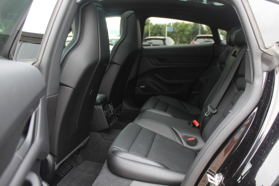 Porsche Taycan 4S Performance 84 kWh / SoH 91,2% / Panoramadak / 360Camera / Luchtvering / Massage+Ventilatie / Keyless / 20'' / Bose / Sportchrono / Dodehoek / DAB / InnoDrive / ACC