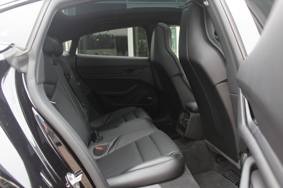 Porsche Taycan 4S Performance 84 kWh / SoH 91,2% / Panoramadak / 360Camera / Luchtvering / Massage+Ventilatie / Keyless / 20'' / Bose / Sportchrono / Dodehoek / DAB / InnoDrive / ACC