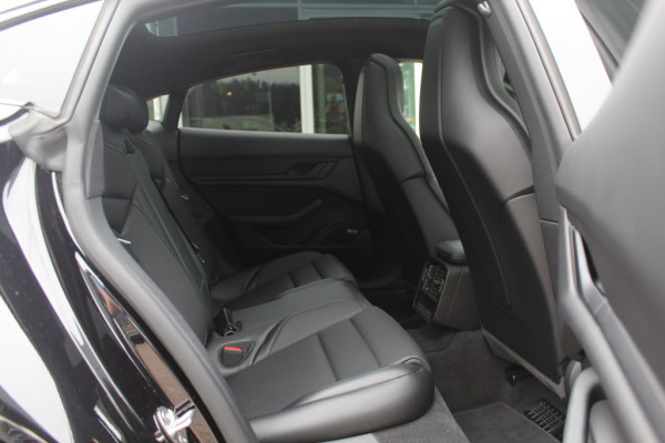 Porsche Taycan 4S Performance 84 kWh / SoH 91,2% / Panoramadak / 360Camera / Luchtvering / Massage+Ventilatie / Keyless / 20'' / Bose / Sportchrono / Dodehoek / DAB / InnoDrive / ACC