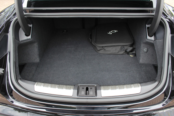 Porsche Taycan 4S Performance 84 kWh / SoH 91,2% / Panoramadak / 360Camera / Luchtvering / Massage+Ventilatie / Keyless / 20'' / Bose / Sportchrono / Dodehoek / DAB / InnoDrive / ACC