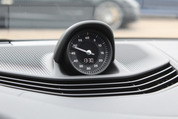 Porsche Taycan 4S Performance 84 kWh / SoH 91,2% / Panoramadak / 360Camera / Luchtvering / Massage+Ventilatie / Keyless / 20'' / Bose / Sportchrono / Dodehoek / DAB / InnoDrive / ACC