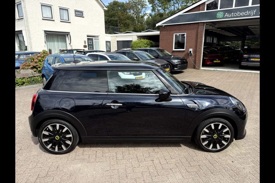 MINI Electric Resolute Edition 33 kWh SOH 94.8, Camera, App Connect, 17''Lmv