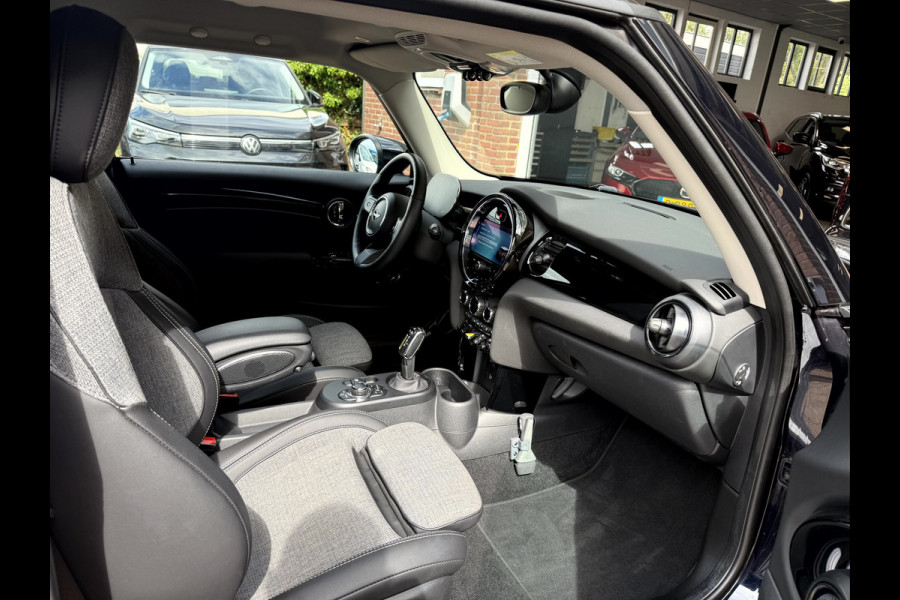 MINI Electric Resolute Edition 33 kWh SOH 94.8, Camera, App Connect, 17''Lmv