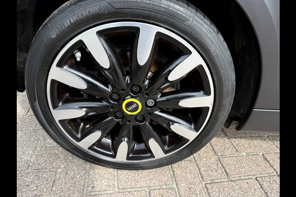 MINI Electric Resolute Edition 33 kWh SOH 94.8, Camera, App Connect, 17''Lmv