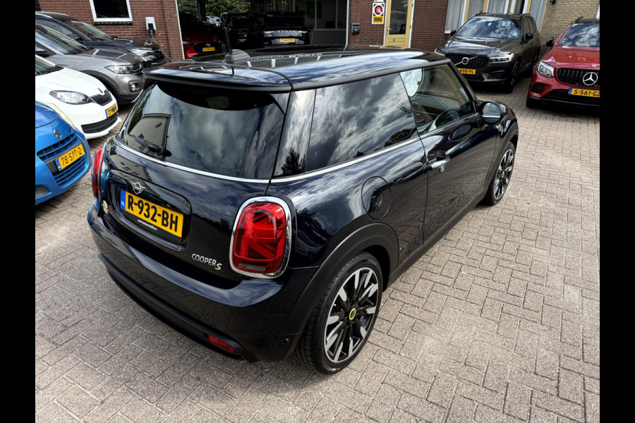 MINI Electric Resolute Edition 33 kWh SOH 94.8, Camera, App Connect, 17''Lmv