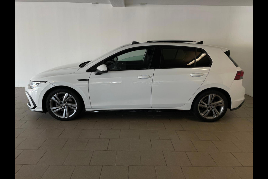 Volkswagen Golf 1.5 eTSI R-Line Business+ AUTOMAAT AIRCO PANO NAVI CRUISE STOELVERW APPLE CARPLAY PDC CAMERA TREKHAAK NIEUWSTAAT