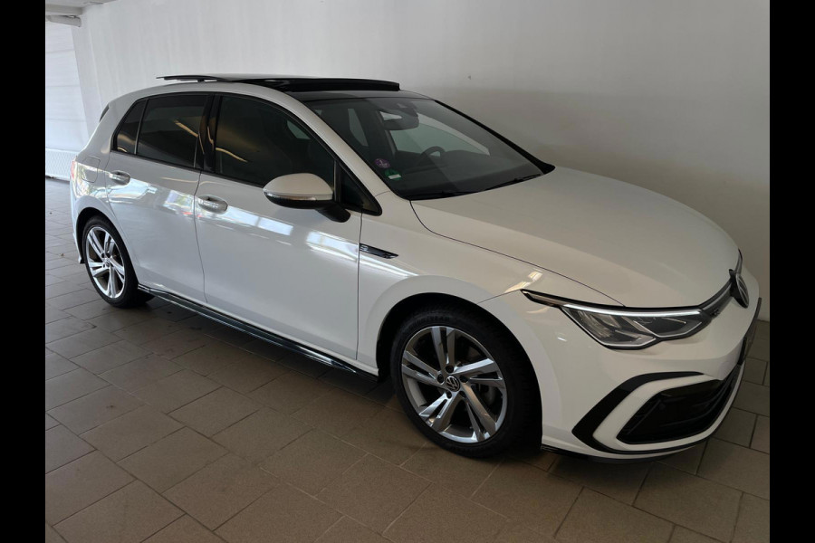 Volkswagen Golf 1.5 eTSI R-Line Business+ AUTOMAAT AIRCO PANO NAVI CRUISE STOELVERW APPLE CARPLAY PDC CAMERA TREKHAAK NIEUWSTAAT