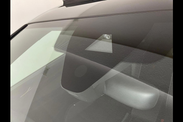 Volkswagen Golf 1.5 eTSI R-Line Business+ AUTOMAAT AIRCO PANO NAVI CRUISE STOELVERW APPLE CARPLAY PDC CAMERA TREKHAAK NIEUWSTAAT