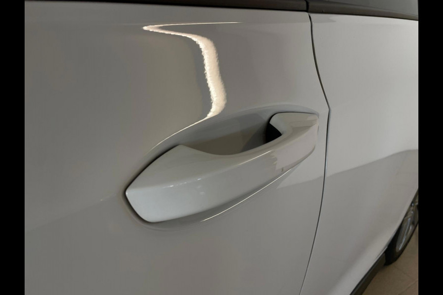 Volkswagen Golf 1.5 eTSI R-Line Business+ AUTOMAAT AIRCO PANO NAVI CRUISE STOELVERW APPLE CARPLAY PDC CAMERA TREKHAAK NIEUWSTAAT