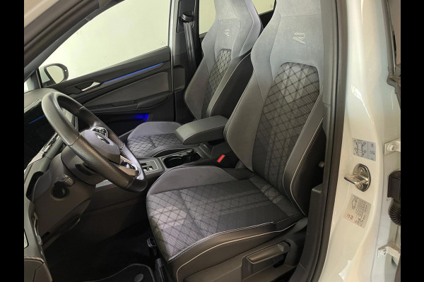 Volkswagen Golf 1.5 eTSI R-Line Business+ AUTOMAAT AIRCO PANO NAVI CRUISE STOELVERW APPLE CARPLAY PDC CAMERA TREKHAAK NIEUWSTAAT