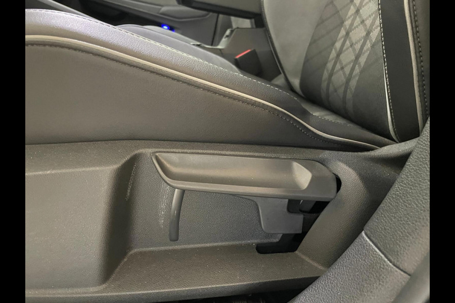 Volkswagen Golf 1.5 eTSI R-Line Business+ AUTOMAAT AIRCO PANO NAVI CRUISE STOELVERW APPLE CARPLAY PDC CAMERA TREKHAAK NIEUWSTAAT