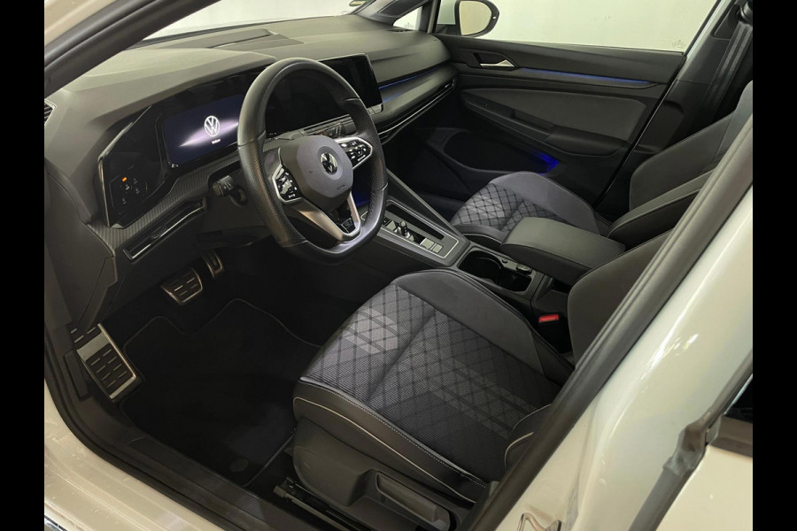 Volkswagen Golf 1.5 eTSI R-Line Business+ AUTOMAAT AIRCO PANO NAVI CRUISE STOELVERW APPLE CARPLAY PDC CAMERA TREKHAAK NIEUWSTAAT