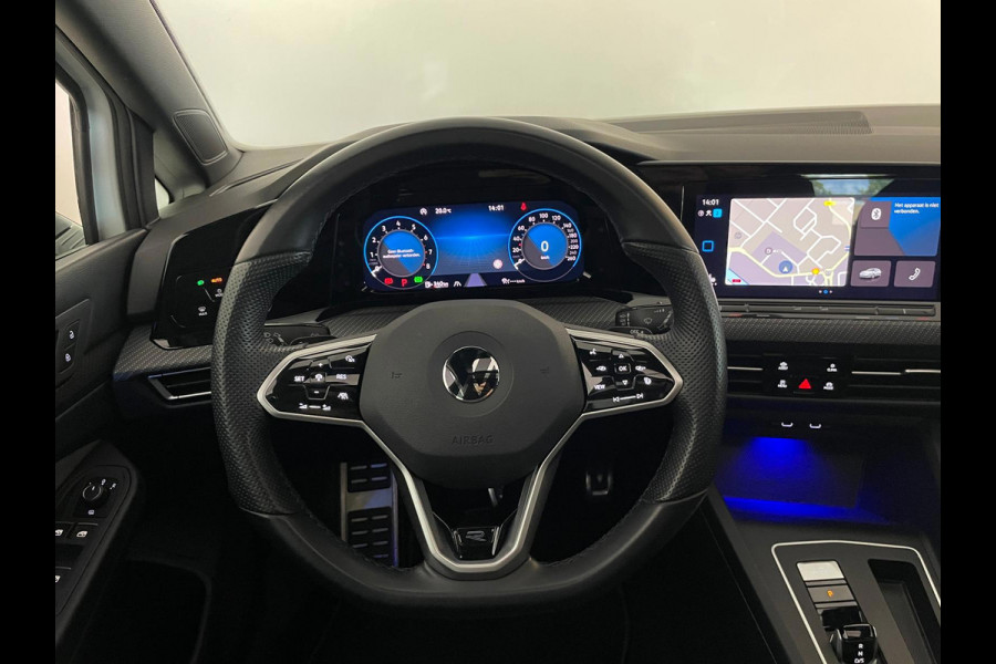 Volkswagen Golf 1.5 eTSI R-Line Business+ AUTOMAAT AIRCO PANO NAVI CRUISE STOELVERW APPLE CARPLAY PDC CAMERA TREKHAAK NIEUWSTAAT