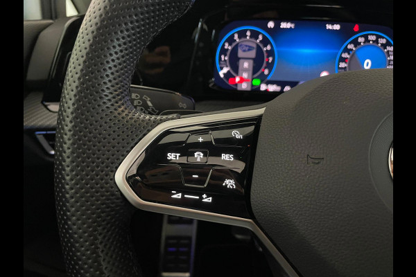 Volkswagen Golf 1.5 eTSI R-Line Business+ AUTOMAAT AIRCO PANO NAVI CRUISE STOELVERW APPLE CARPLAY PDC CAMERA TREKHAAK NIEUWSTAAT