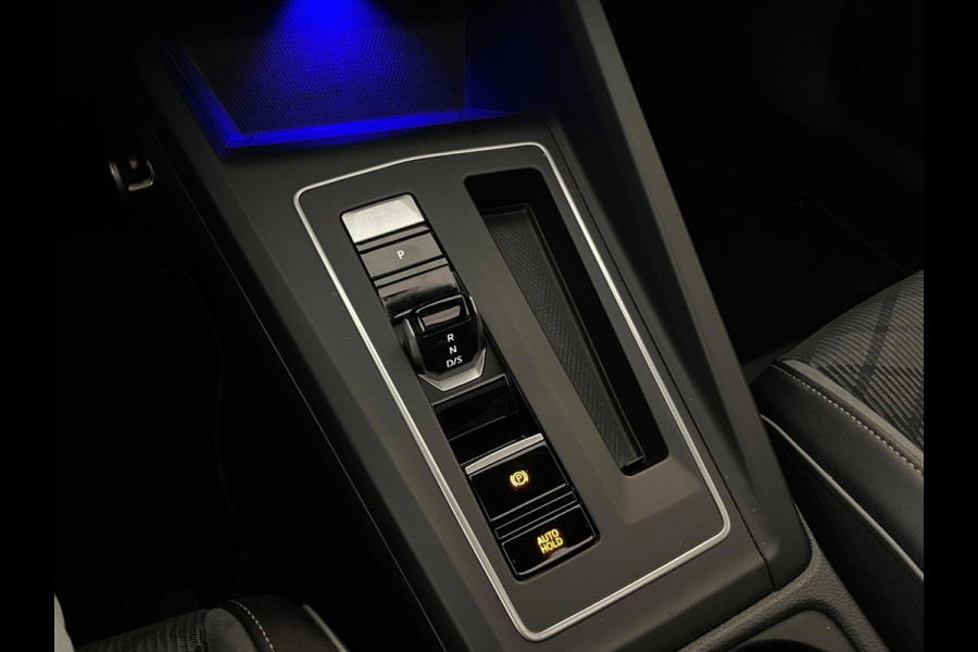 Volkswagen Golf 1.5 eTSI R-Line Business+ AUTOMAAT AIRCO PANO NAVI CRUISE STOELVERW APPLE CARPLAY PDC CAMERA TREKHAAK NIEUWSTAAT