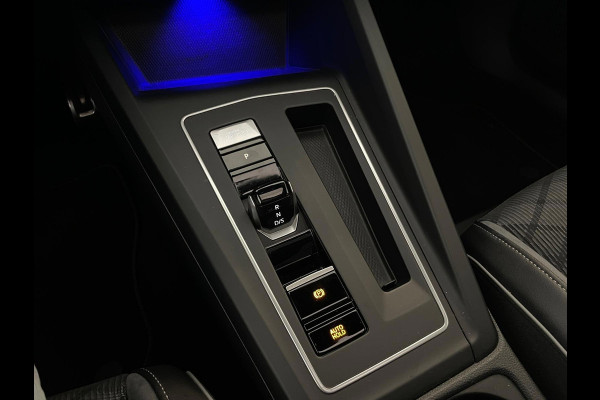 Volkswagen Golf 1.5 eTSI R-Line Business+ AUTOMAAT AIRCO PANO NAVI CRUISE STOELVERW APPLE CARPLAY PDC CAMERA TREKHAAK NIEUWSTAAT