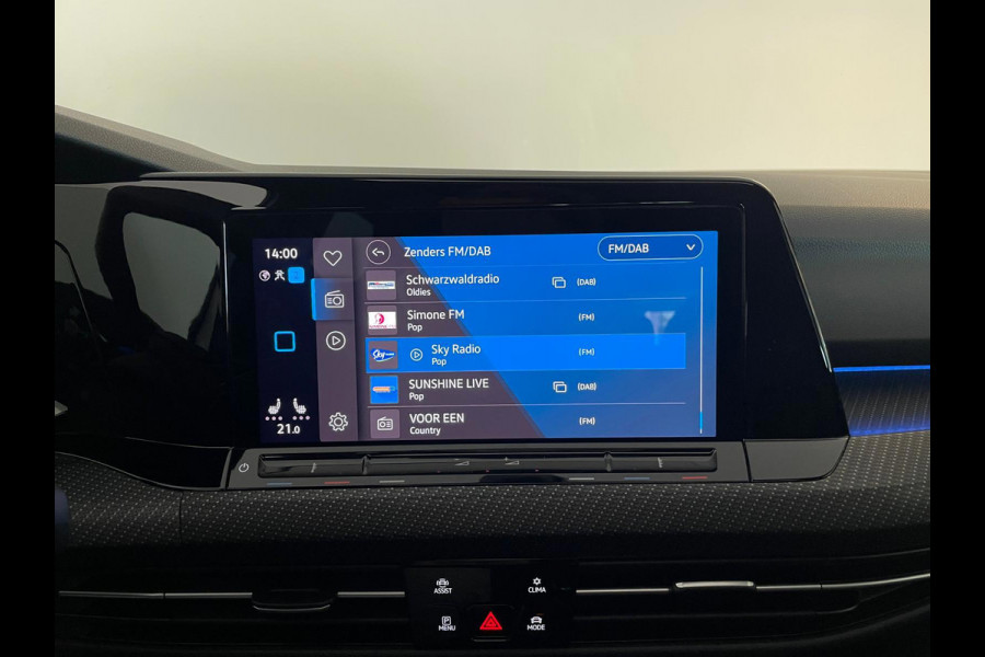 Volkswagen Golf 1.5 eTSI R-Line Business+ AUTOMAAT AIRCO PANO NAVI CRUISE STOELVERW APPLE CARPLAY PDC CAMERA TREKHAAK NIEUWSTAAT