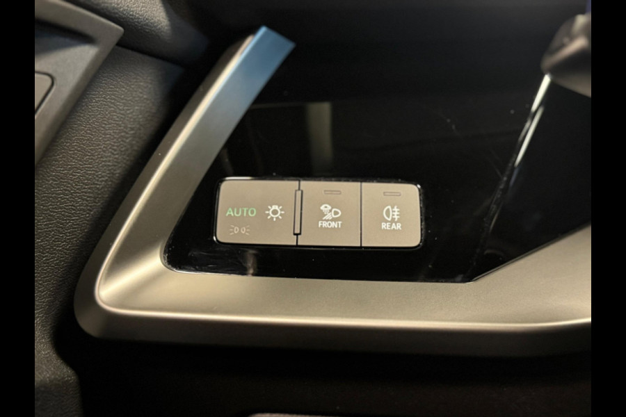 Audi A3 Sportback 35 TFSI S edition / 3x S-Line / Pano / Virtual / Stoelverwarming / Carplay / DAB