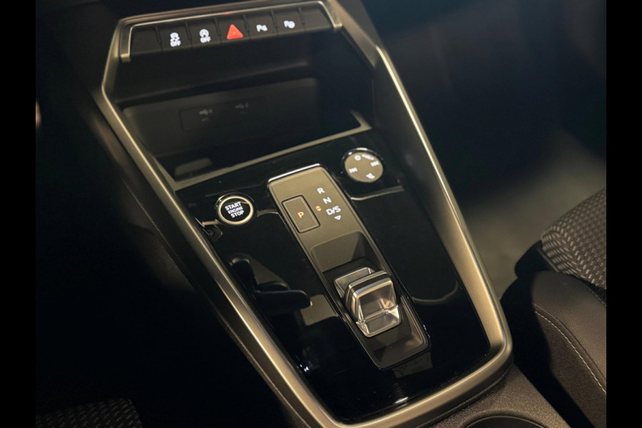 Audi A3 Sportback 35 TFSI S edition / 3x S-Line / Pano / Virtual / Stoelverwarming / Carplay / DAB