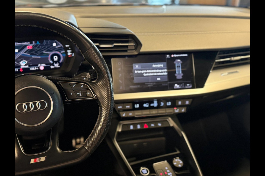 Audi A3 Sportback 35 TFSI S edition / 3x S-Line / Pano / Virtual / Stoelverwarming / Carplay / DAB
