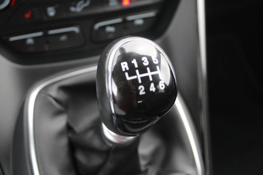 Ford Kuga 1.5 EcoBoost Titanium | Stoelverwarming | Voorruitverwarming | Trekhaak | Cruise Control