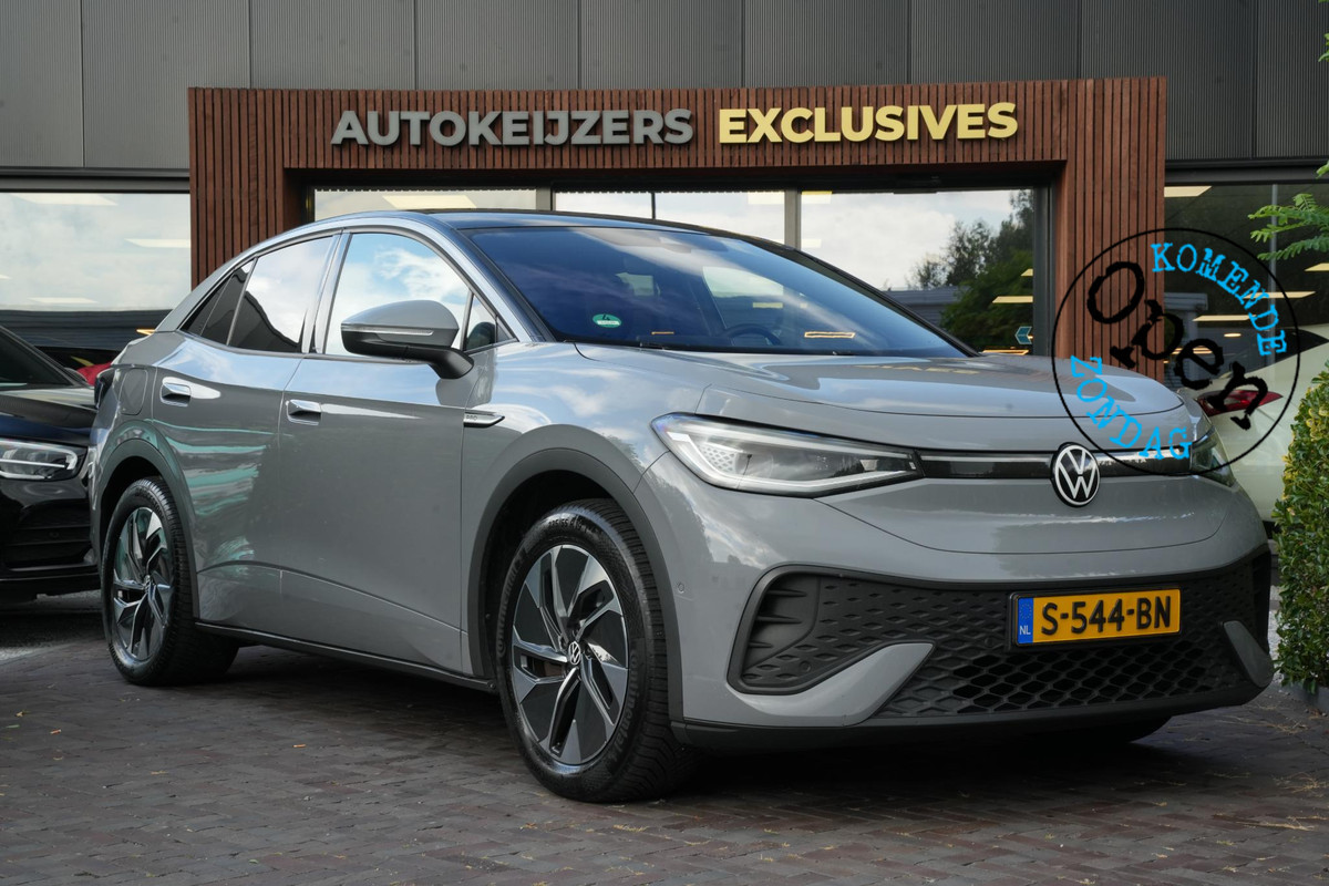Volkswagen ID.5 Pro 77 kWh Warmtepomp Emergency braking DAB Stuurwiel verwarmd Sfeerverlichting Verkeersborddetectie Getint glas Grootlicht ass. Botsherkenning Navi