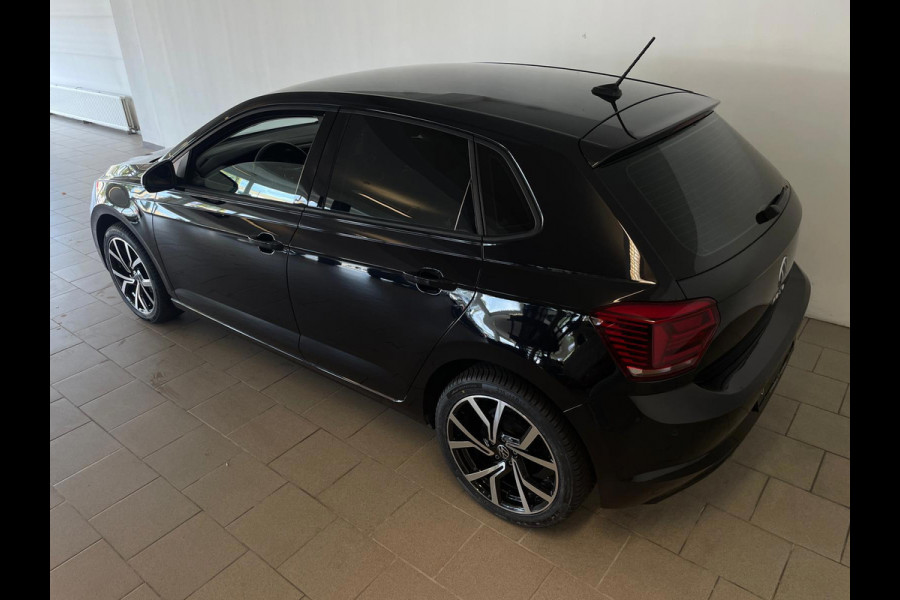 Volkswagen Polo 1.0 TSI Comfortline Business Executive AIRCO NAVI CRUISE APPLE CARPLAY PDC 17INCH CAMERA PRIVACYGLAS NIEUWSTAAT