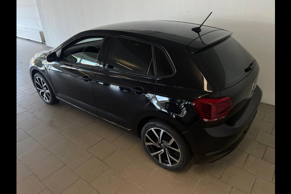 Volkswagen Polo 1.0 TSI Comfortline Business Executive AIRCO NAVI CRUISE APPLE CARPLAY PDC 17INCH CAMERA PRIVACYGLAS NIEUWSTAAT