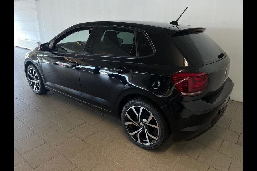 Volkswagen Polo 1.0 TSI Comfortline Business Executive AIRCO NAVI CRUISE APPLE CARPLAY PDC 17INCH CAMERA PRIVACYGLAS NIEUWSTAAT