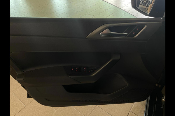 Volkswagen Polo 1.0 TSI Comfortline Business Executive AIRCO NAVI CRUISE APPLE CARPLAY PDC 17INCH CAMERA PRIVACYGLAS NIEUWSTAAT