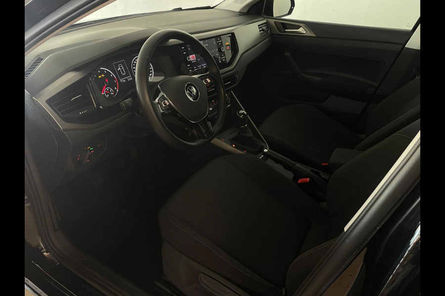 Volkswagen Polo 1.0 TSI Comfortline Business Executive AIRCO NAVI CRUISE APPLE CARPLAY PDC 17INCH CAMERA PRIVACYGLAS NIEUWSTAAT