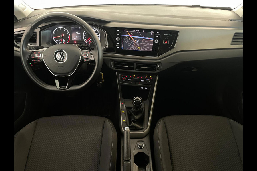 Volkswagen Polo 1.0 TSI Comfortline Business Executive AIRCO NAVI CRUISE APPLE CARPLAY PDC 17INCH CAMERA PRIVACYGLAS NIEUWSTAAT