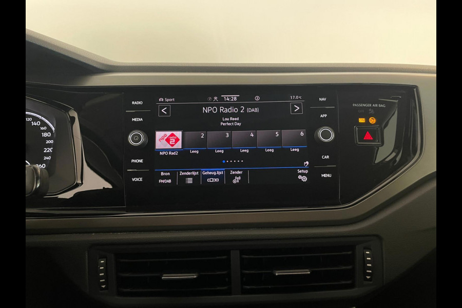 Volkswagen Polo 1.0 TSI Comfortline Business Executive AIRCO NAVI CRUISE APPLE CARPLAY PDC 17INCH CAMERA PRIVACYGLAS NIEUWSTAAT