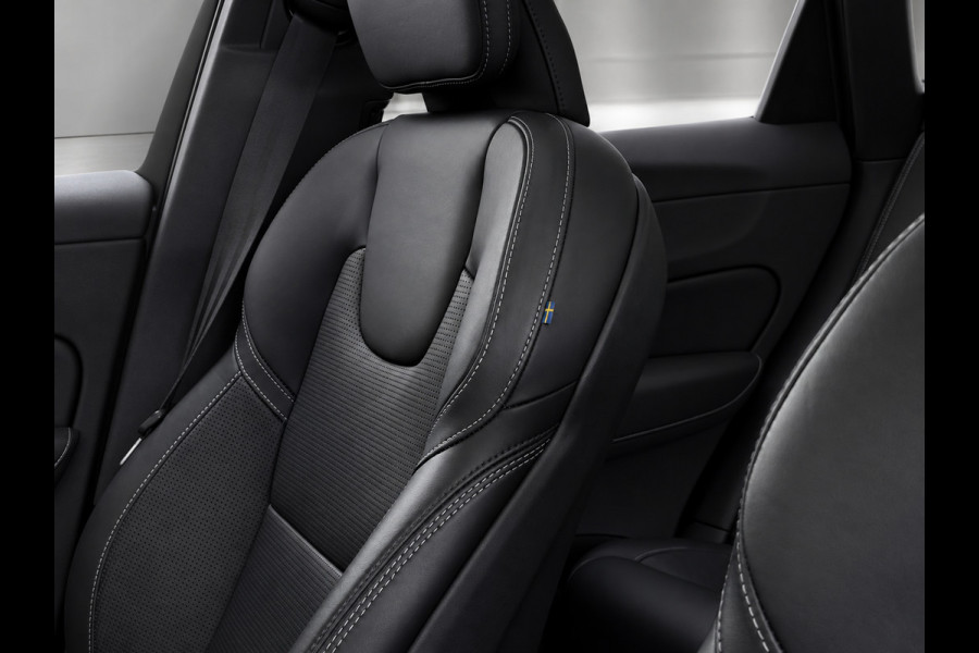Volvo XC60 2.0 Recharge T6 AWD Inscription | SOH 95% | B&W | Luchtvering | 22” | Pano | HUD | 360° | HUD| Trekhaak