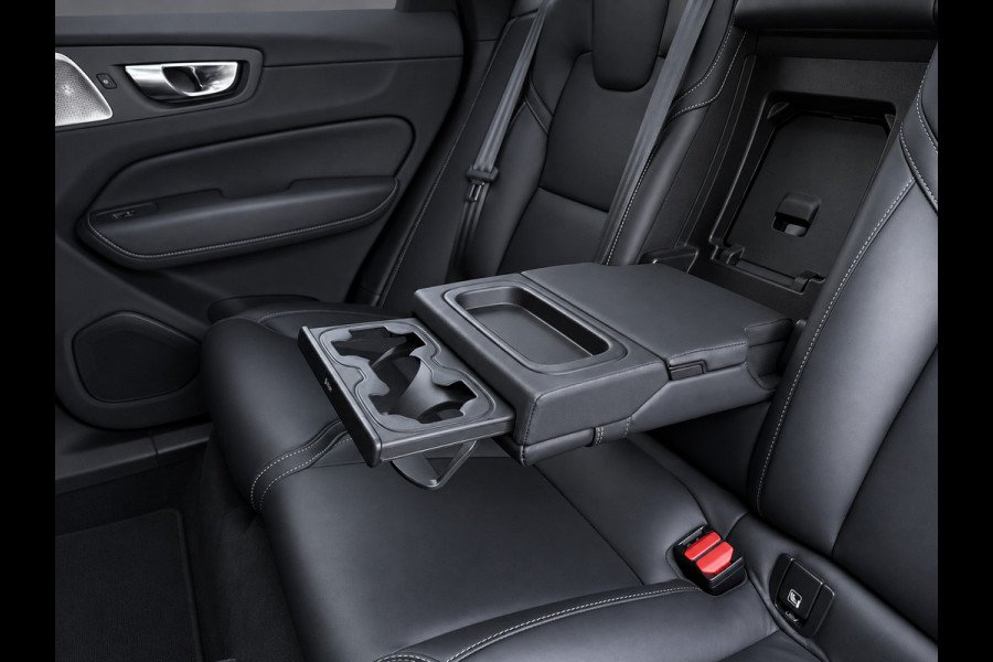 Volvo XC60 2.0 Recharge T6 AWD Inscription | SOH 95% | B&W | Luchtvering | 22” | Pano | HUD | 360° | HUD| Trekhaak