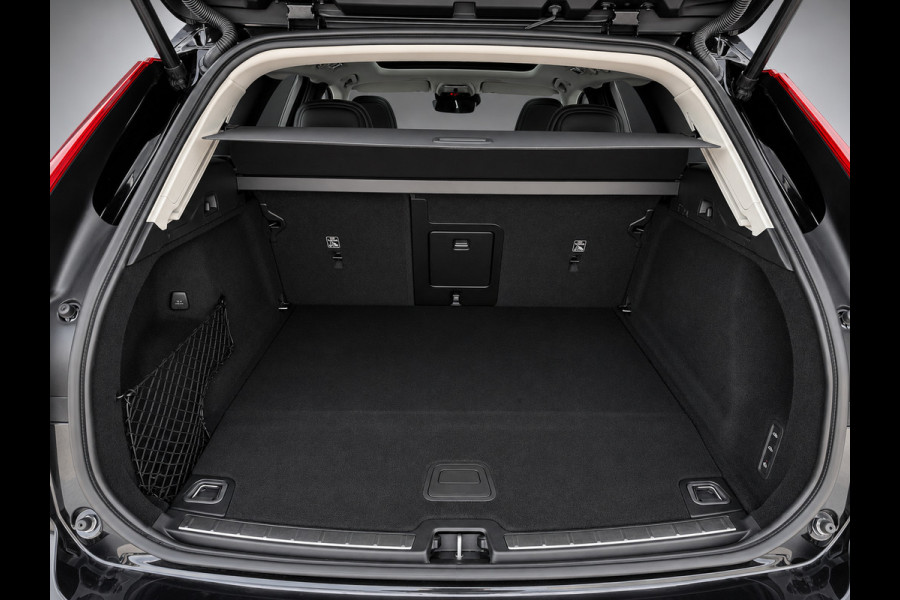 Volvo XC60 2.0 Recharge T6 AWD Inscription | SOH 95% | B&W | Luchtvering | 22” | Pano | HUD | 360° | HUD| Trekhaak