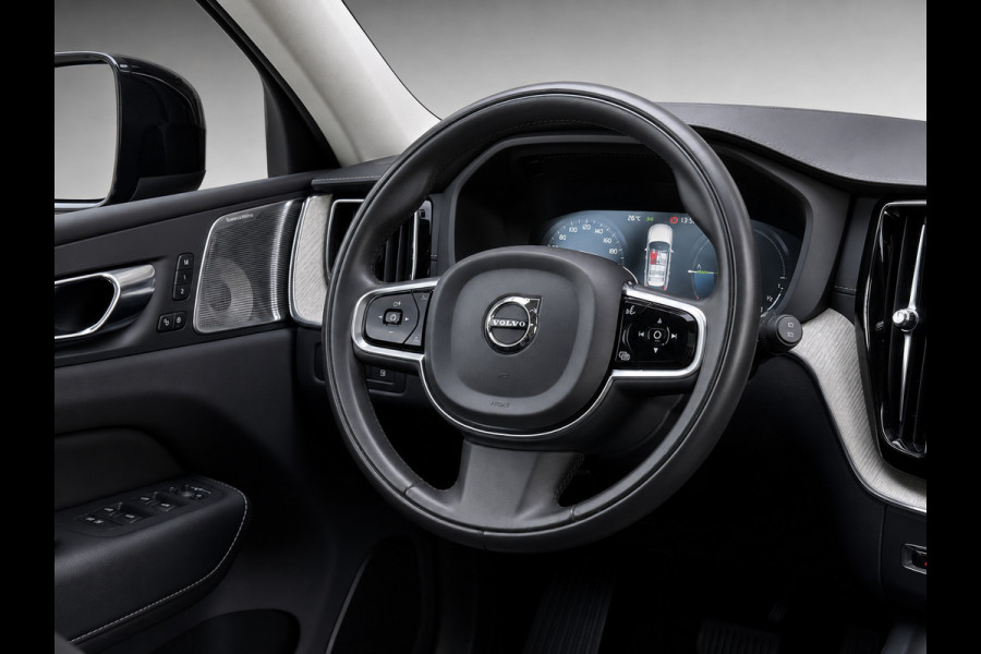 Volvo XC60 2.0 Recharge T6 AWD Inscription | SOH 95% | B&W | Luchtvering | 22” | Pano | HUD | 360° | HUD| Trekhaak