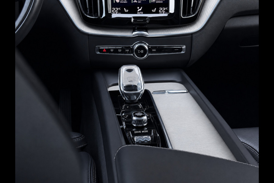 Volvo XC60 2.0 Recharge T6 AWD Inscription | SOH 95% | B&W | Luchtvering | 22” | Pano | HUD | 360° | HUD| Trekhaak
