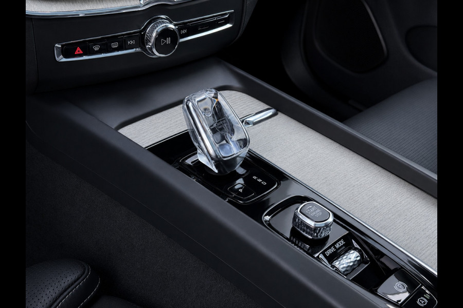 Volvo XC60 2.0 Recharge T6 AWD Inscription | SOH 95% | B&W | Luchtvering | 22” | Pano | HUD | 360° | HUD| Trekhaak