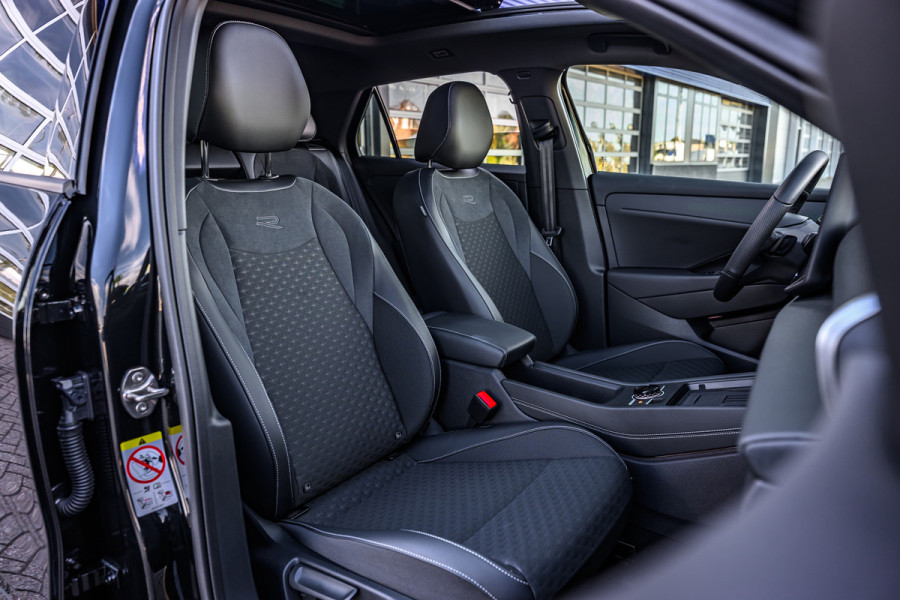 Volkswagen T-Roc 1.5 eTsi R-Line R-Line Pano/Trekhaak/Sfeer/iQ-lights