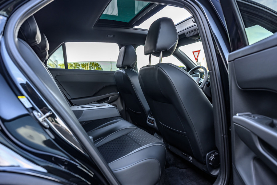 Volkswagen T-Roc 1.5 eTsi R-Line R-Line Pano/Trekhaak/Sfeer/iQ-lights