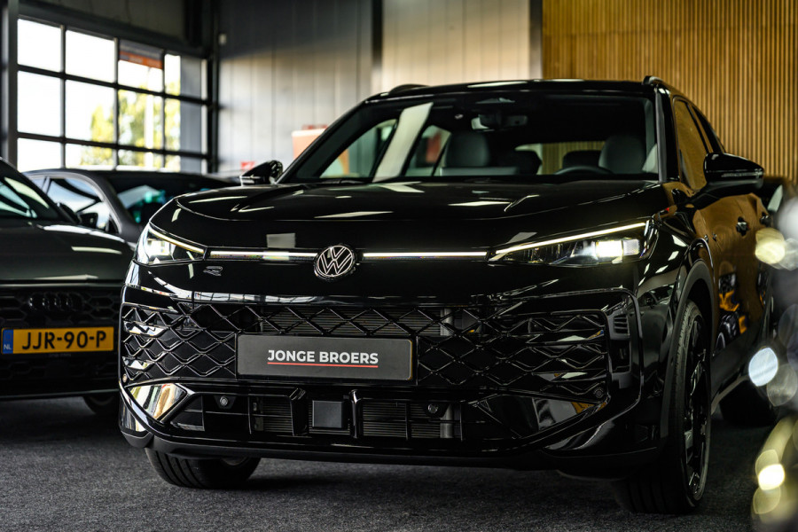 Volkswagen T-Roc 1.5 eTsi R-Line R-Line Pano/Trekhaak/Sfeer/iQ-lights