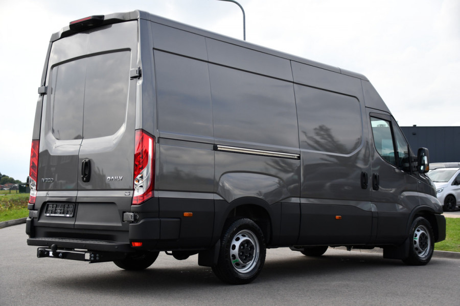 Iveco Daily 35S18 L2H2 PB Edition FACELIFT! Virtual, Adaptieve Cruise, Camera, Carplay, Automaat, 3500kg Trekhaak, Sensoren, 180pk, Multimedia, Uniek!